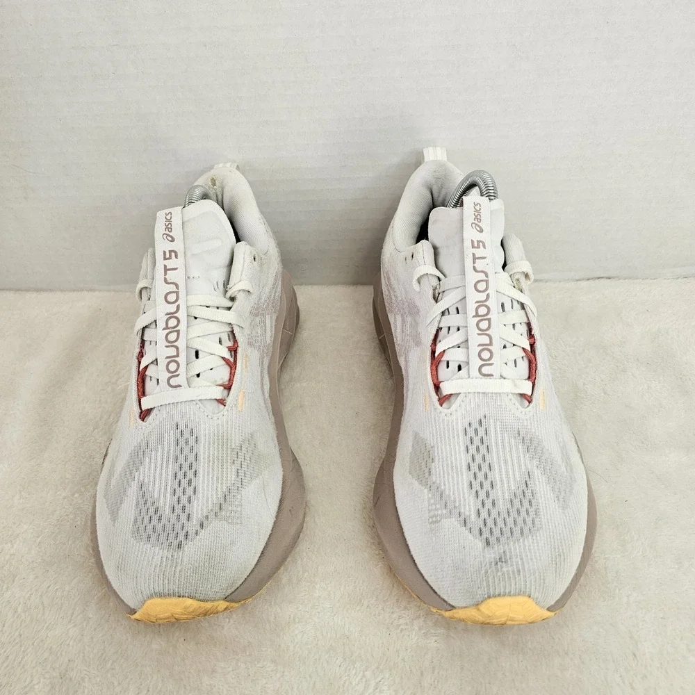Asics women novablast
